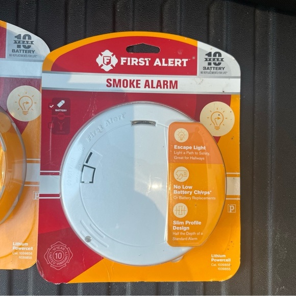 First Alert Smoke Alarm Set - Picture 2 of 6